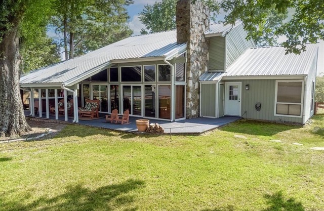 Get away from it all! Fish, Shop in Canton, Golf, Tx Rose Horse Ranch or Relax!