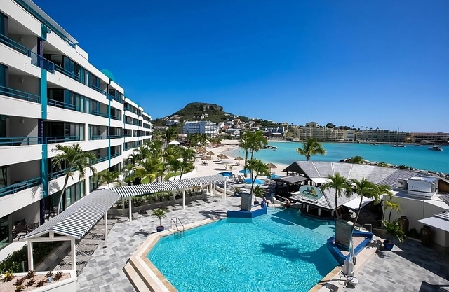 Get Ready for Blissful Getaway! Outdoor Pool, Full Kitchen, Beach Access!