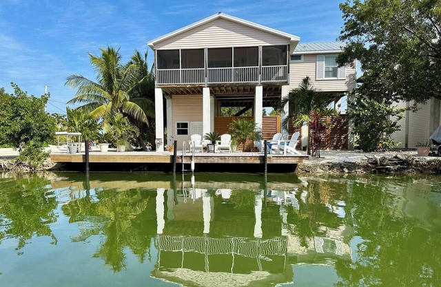 Get Reel Bungalo - boat w access to open water