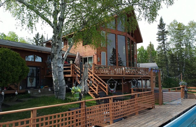 Get the family together for the Holidays or snowmobiling!!