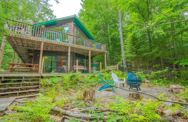 * Hipp's Hideaway en Tiger Cat Cove ==> En el lago y en DOS acres arbolados