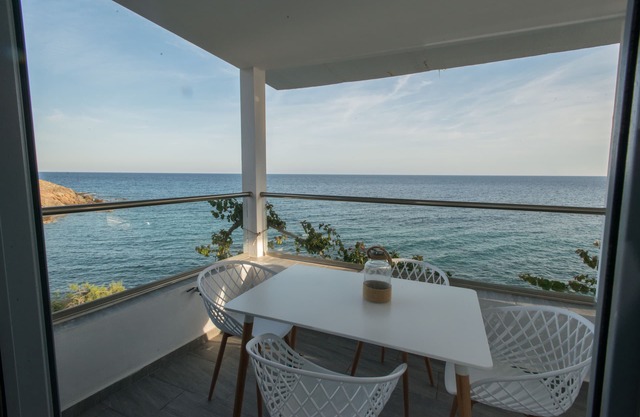 Levántate, desayuna y disfruta de la fantástica vista al mar!
