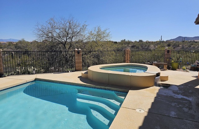 Getaway Desert Oasis with Pool, Hot Tub, Privacy, Stunning Views !