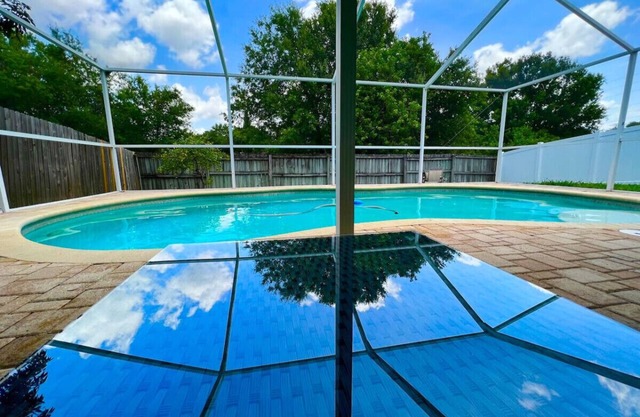 Getaway Heated Pool House Close to Beaches Airport