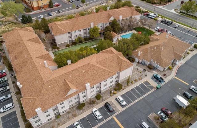Getaway Vacation! Pets Allowed, w/ Full Kitchen, Onsite Parking, FREE Breakfast!