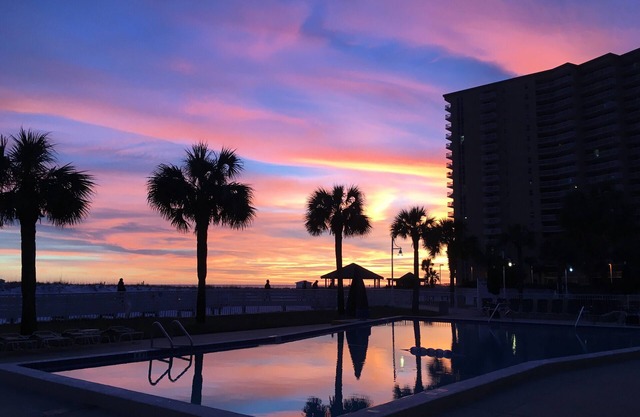 Getaways at Destin Holiday Beach Resort
