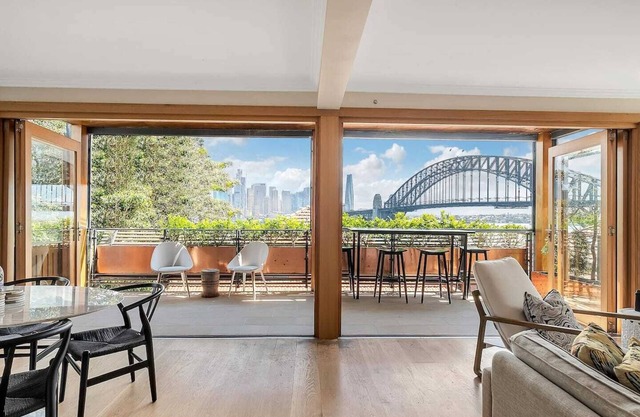 Getawayz NSW - Heatherbrae I - Luxurious 3 Bed Apartment, World Class Harbour Bridge Views.
