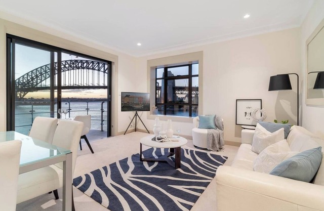Getawayz NSW - 'Reflections' - World Class 360° Sydney Harbour Bridge & Opera House Views