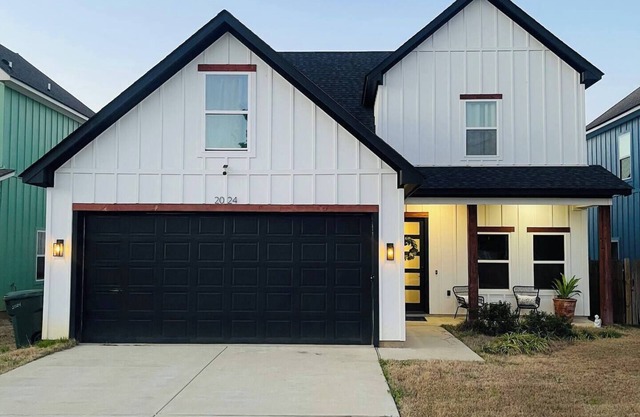 GGI Retreat Modern 2024 built Texas Style 4br/2.5b