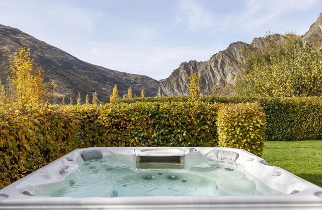Gibbston Valley Back Track by Sotheby's Luxury Rental Homes