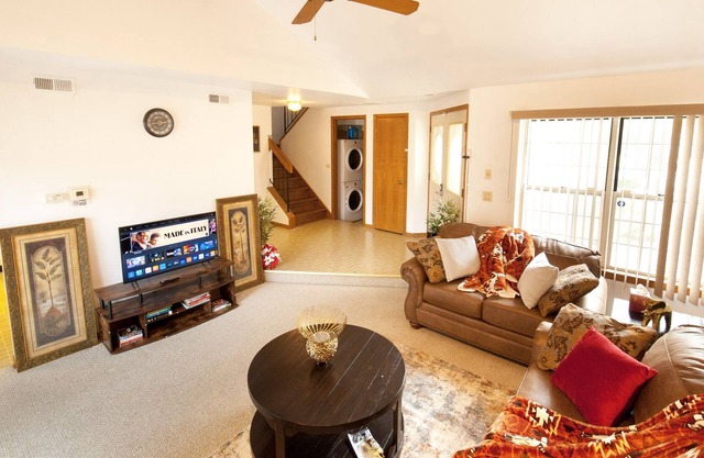 Gifted Bliss-Home Within Home Proximity to popular attraction in Schaumburg Mall