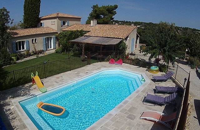 GIGNAC Villa 200m ², 4 canales, con su huerto y la tranquilidad de la piscina tranquilizada.