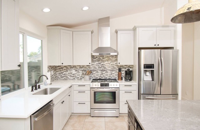 Gilbert Ranch Retreat & Non Heated Pool. Walk to Shops and Restaurants.