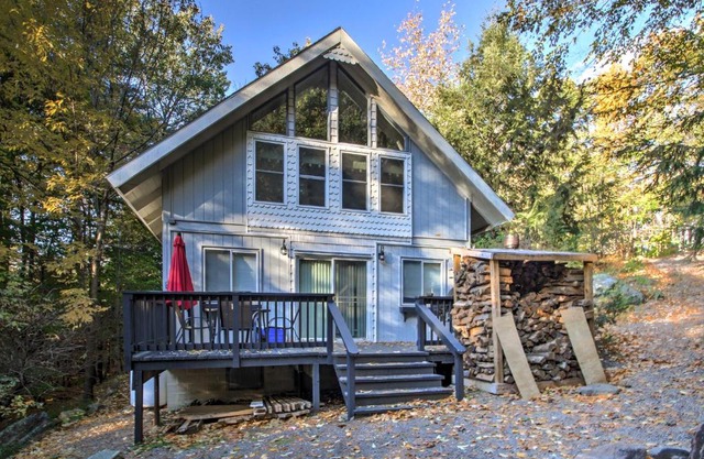 Gilford Cabin - 2 Mi to Gunstock Mountain Resort!