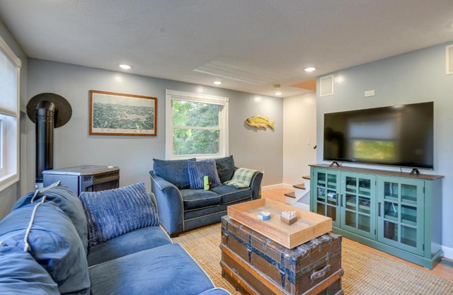 Gilford Getaway with Mountain Views and Fire Pit!