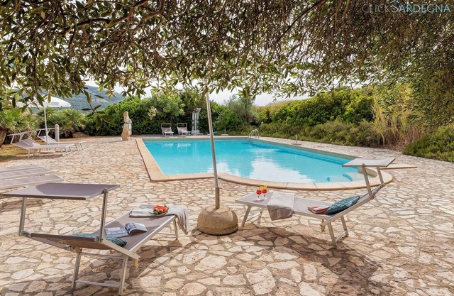 Ginestre Cottage with pool in the Nature Park of Porto Conte