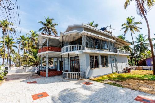 Gintara Beach Homestay by evaddo