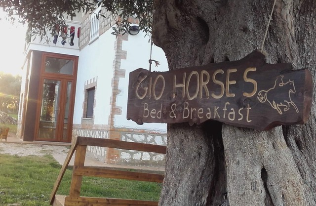 Gio Horses B & B ubicado en el Parque Nacional Gargano entre mar, lagos y bosques.