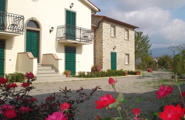 Girasole es un apartamento independiente con una gran piscina, wifi gratis y estacionamiento