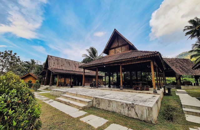 GIRI TENGAH RESORT BOROBUDUR