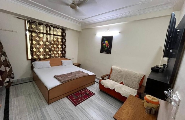 Giriraj kripa