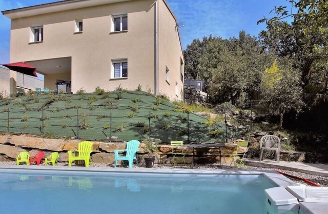 Gite Avec Piscine 12 Personnes + 2 Lits Bébés