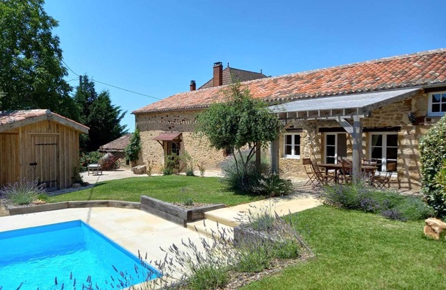 Encantadora casa de campo con piscina las lavandas