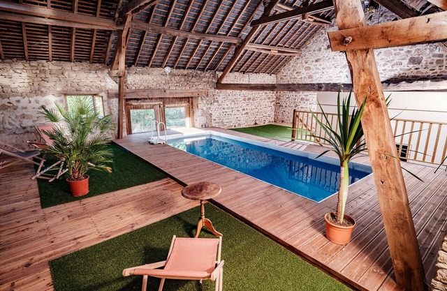 Gite with private indoor pool and relaxation area. High-speed Wi Fi