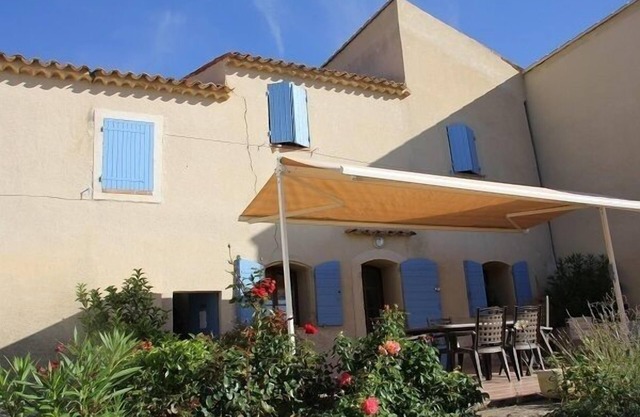 Casa rural en una propiedad de 12 hectáreas entre 5 casas de campo en el Luberon con piscina