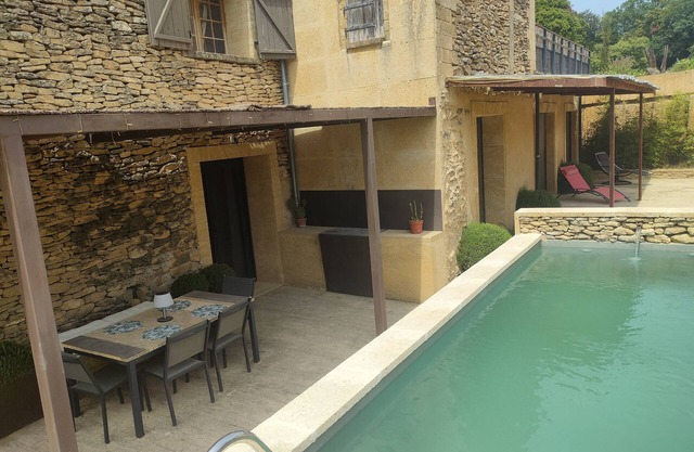 Casa de campo provenzal renovada con piscina privada