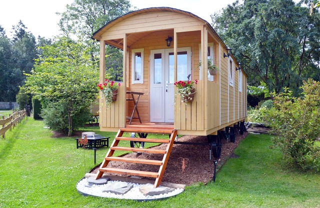 Gîte insolite ''La Colibri''. A trailer in the heart of nature.