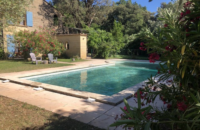 Villa "Manoir" cerca del Pont du Gard, parque de 6000 m², piscina privada