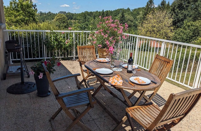 Gîte 'Le Bûcher' – Encanto auténtico con terraza, balcón y jardín compartido en plena naturaleza