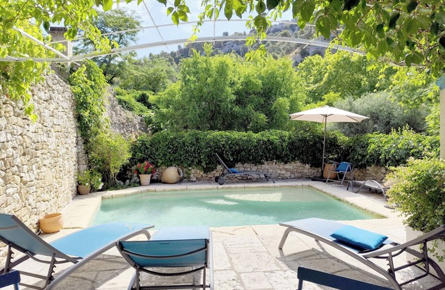 Casa de carácter en Robion 35 m² para 2 a 3 personas con piscina compartida