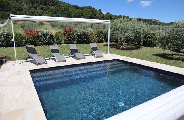 Casa rural Oléa, rodeada de olivos con piscina