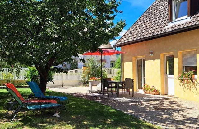Gîte sleeps 5-8, quiet and close to everything!
