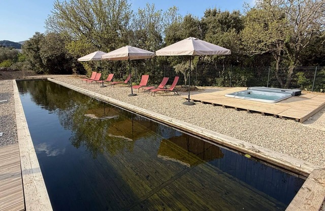 Casa Rural con Piscina de 25 m y Spa con Vista a la Montaña