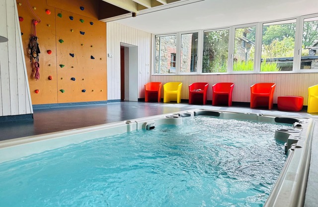 Gite with swimming pool, sauna & climbing wall