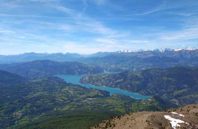 Gites de l'Aigle in the heart of the Montclar resort between lake and mountains!