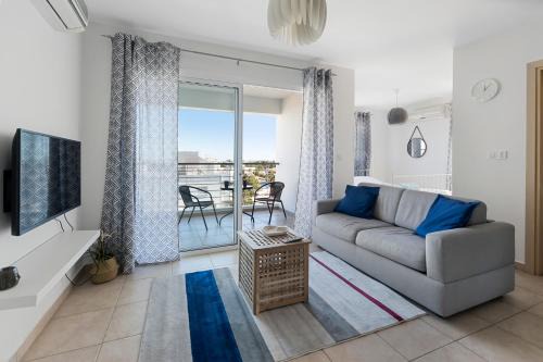Glabur Stays - The Sunny Atelier - Nicosia City, Free Parking & Wifi, Welcomes You!