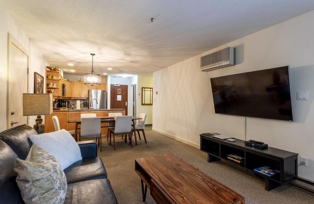 Glacier Lodge 216 by Outpost Whistler