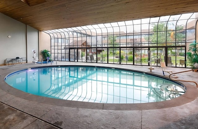Glacier National Park Adventure! Indoor Pool, Pets Allowed, FREE Parking!