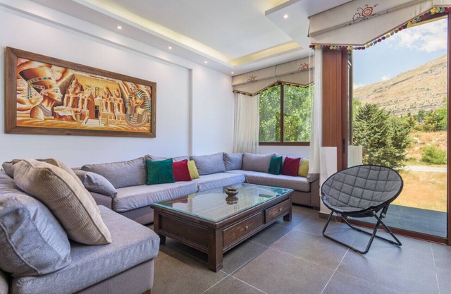 Glade 2-bedroom Duplex Apt in Kfardebian