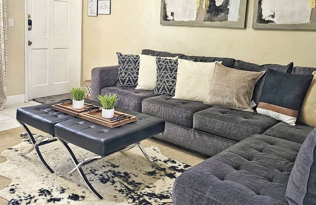 Glam 2 Bedroom Apartment 4 Miles from Hard Rock Hotel