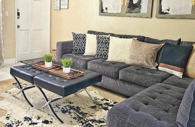 Glam 2 Bedroom Apartment Close to NSU in Cooper City