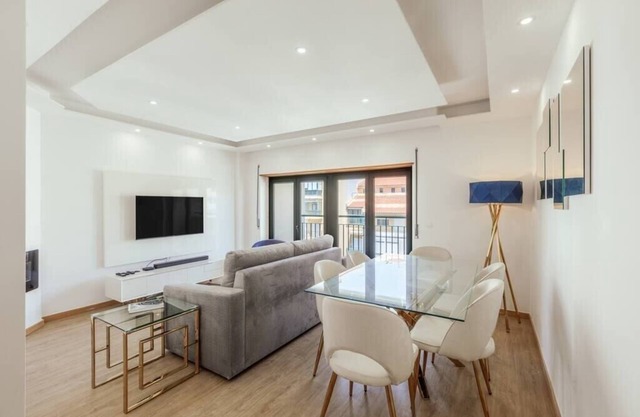 Glam 2 bedroom In Massamá