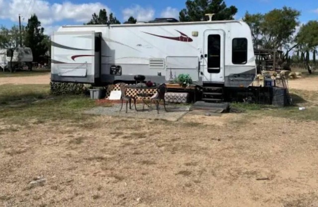 Glam Camper in Lakeside Vineyard