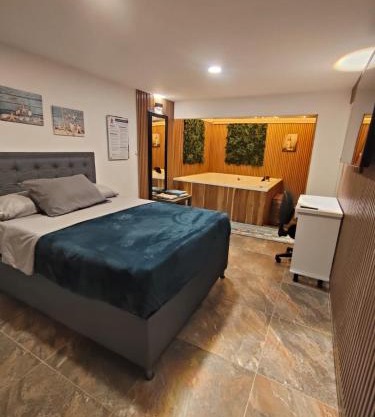 Glam House Hotel