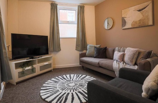 Glamorgan House by Mia Living 2 bedrooms with free street parking