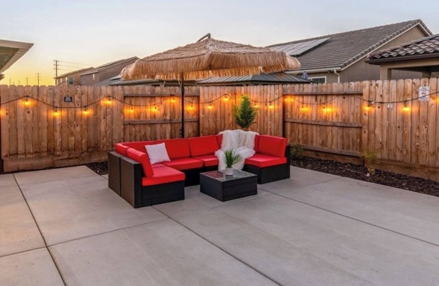 Glamorous Lifestyle Modern Home / Close To Airport